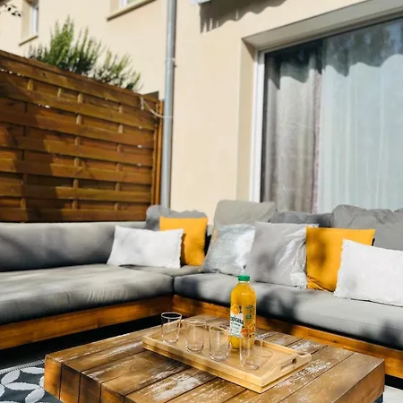 Casa Contemporaine Nyaraló Angers