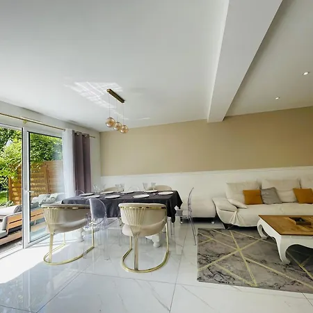 Casa Contemporaine Ανζέρ